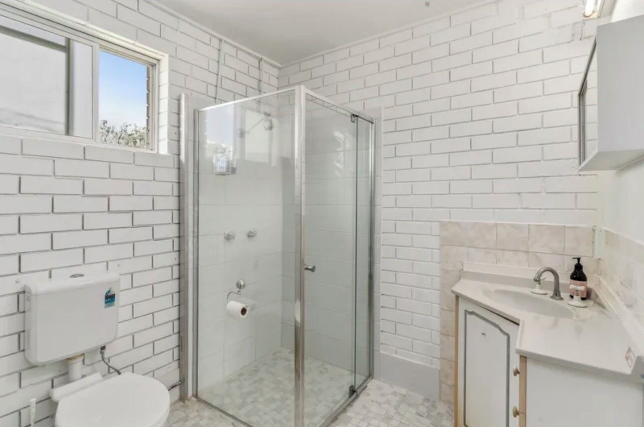 Chambre classique double | Salle de bain | Articles de toilette (gratuits), séchoir à cheveux, serviettes fournies