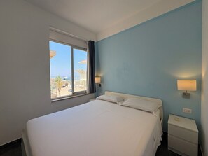 Iron/ironing board, travel cot, free WiFi - La Casa di Luigi by Geco Vacation Rentals (Marina Di Ragusa)