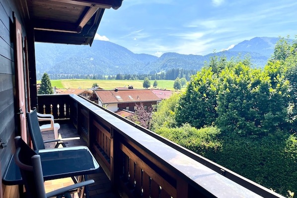 Property grounds - Bergpieper Apartment: Apartment with a View and a Balcony (Reit im Winkl)