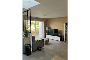 Living area - Modern, air-conditioned house with a garden, near La Rochelle and Île de Ré (Périgny)