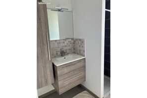 Shower - Modern, air-conditioned house with a garden, near La Rochelle and Île de Ré (Périgny)