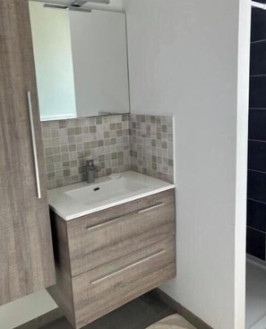 Shower - Modern, air-conditioned house with a garden, near La Rochelle and Île de Ré (Périgny)