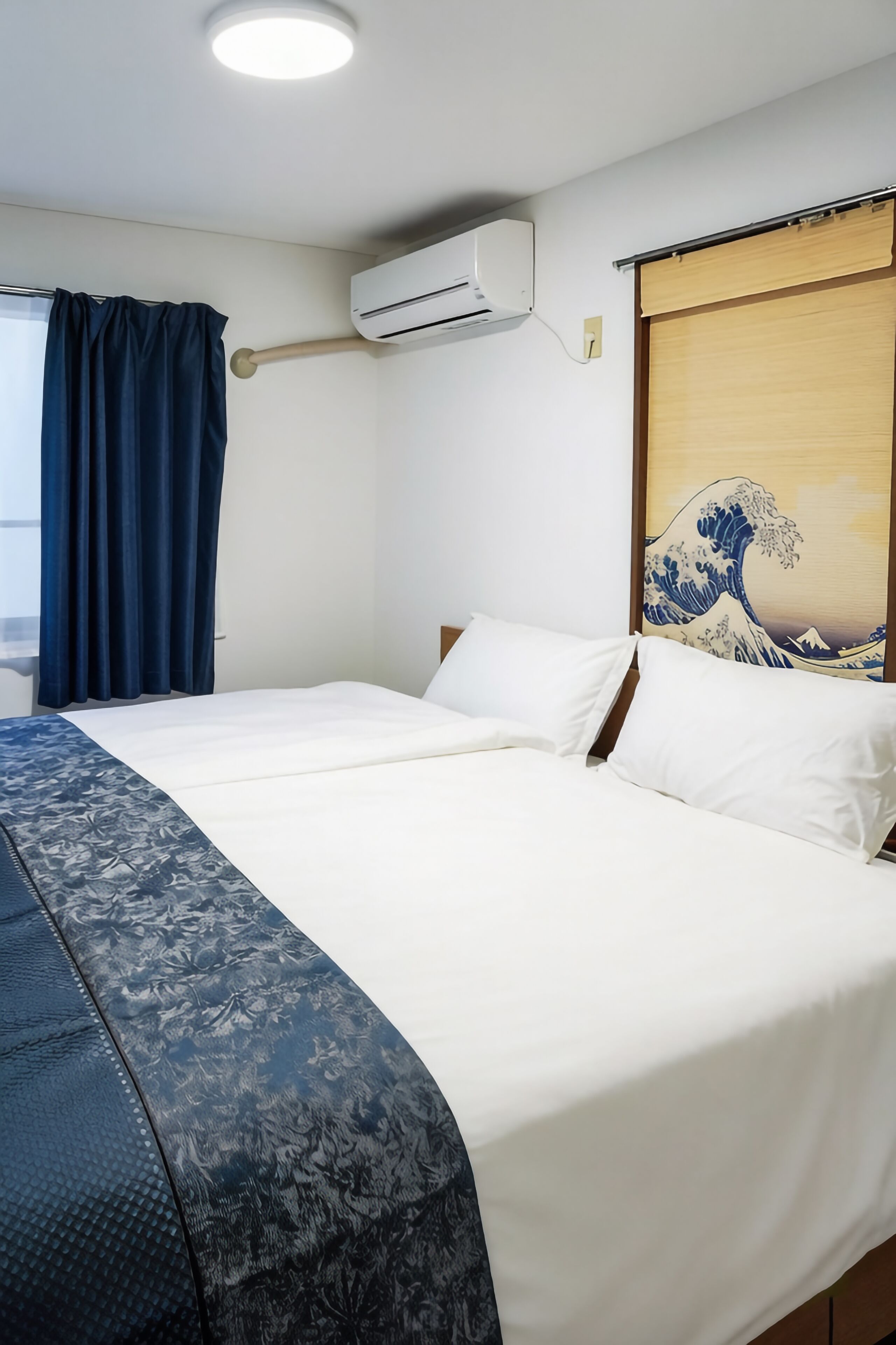 2 bedrooms, iron/ironing board, WiFi