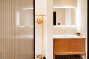 ห้องคอมฟอร์ทสวีท | ห้องน้ำ | ของใช้ในห้องน้ำฟรี, ไดร์เป่าผม, ผ้าเช็ดตัว, ยาสระผม