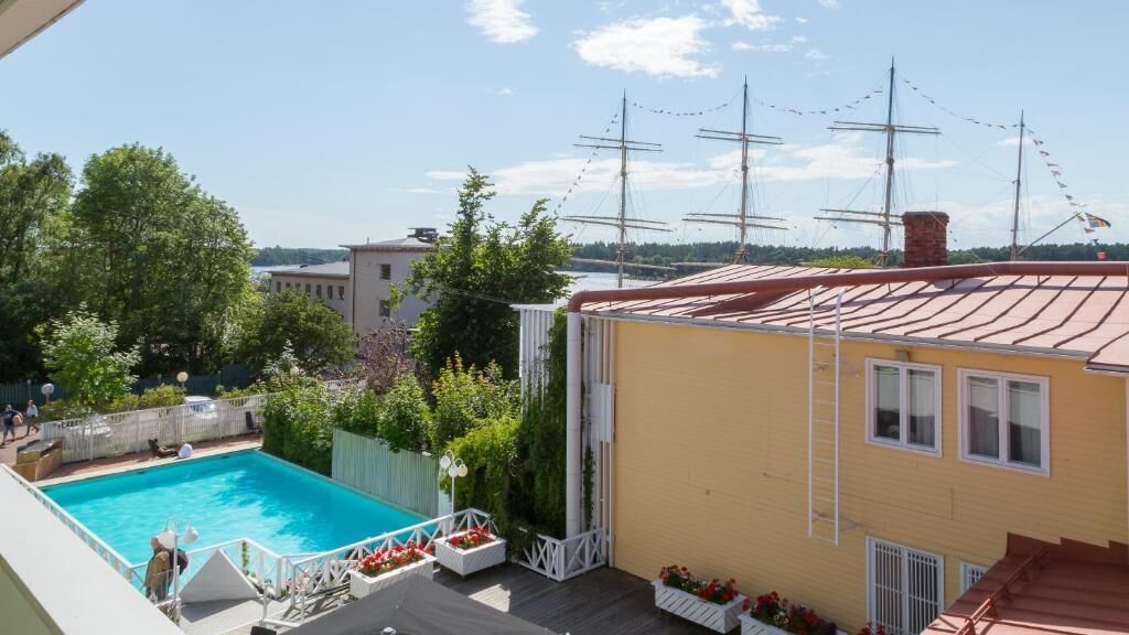 Piscine couverte, piscine extérieure (ouverte en saison)