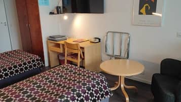 Habitación doble clásica, para no fumadores, baño privado | Escritorio y wifi gratis