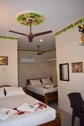 Room - Sri Thirumalaivasa Guest House (Tiruvannamalai)