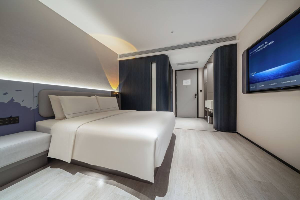 Basic Double Room | Desk, laptop workspace, iron/ironing board (on request), free WiFi
