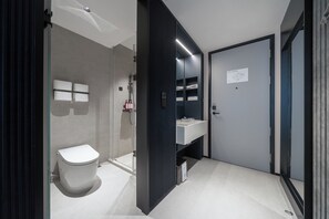 Basic Twin Room | Bathroom - Chongqing Jiefangbei Jiaochangkou qingju (Chongqing)