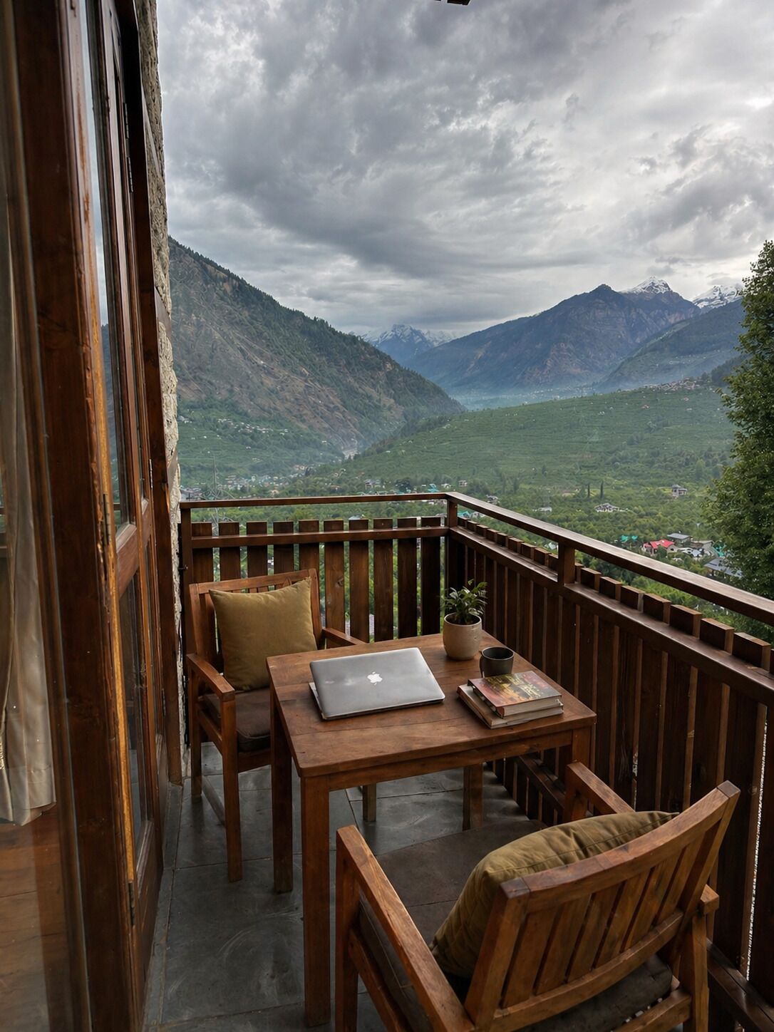 Luxury Room, Balcony, Mountain View | Outdoor dining
