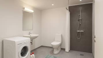 Apartment, 2 Schlafzimmer, barrierefrei | Badezimmer