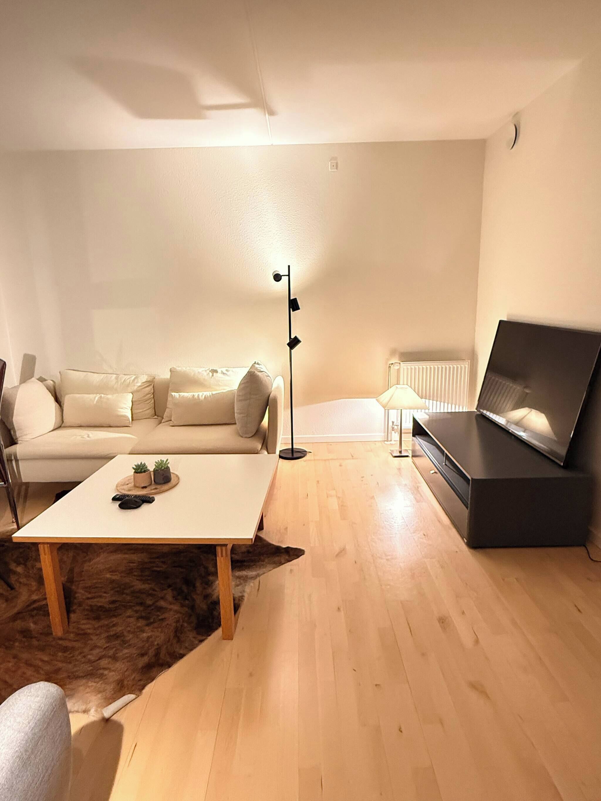 Apartment, 2 Schlafzimmer, barrierefrei | Wohnzimmer | Bücher