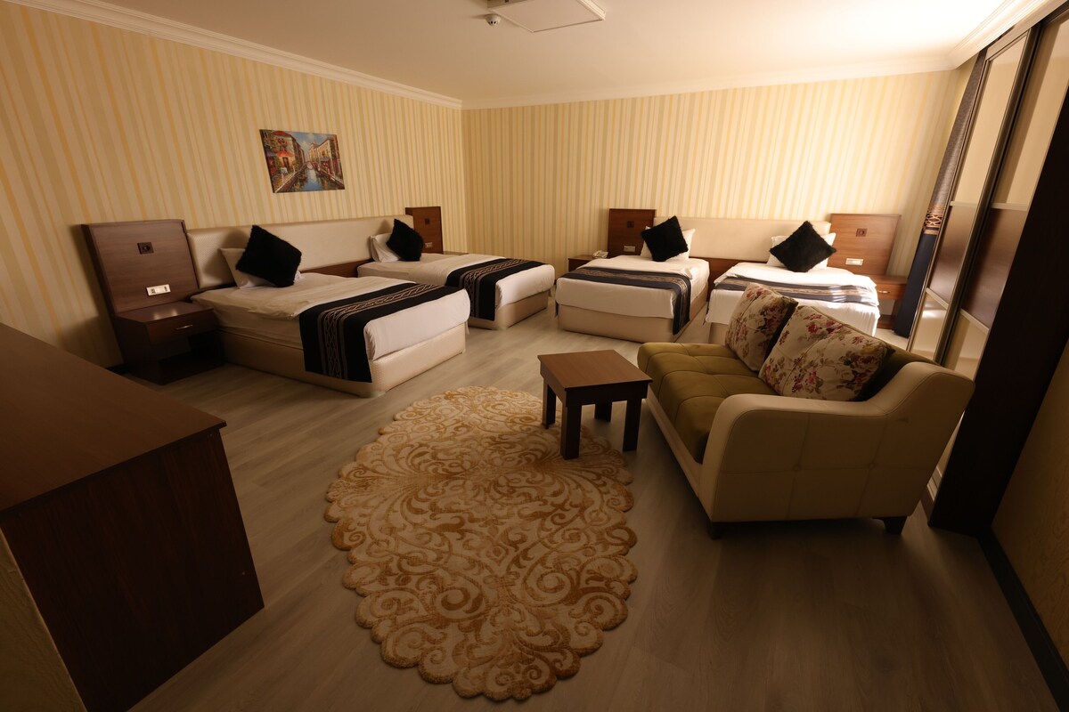 Suite | In-room safe, free WiFi