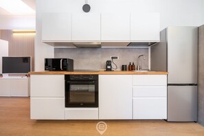 Fridge, microwave, dishwasher - Repubblica Apartment | City Stay & Fast WiFi (Cagliari)