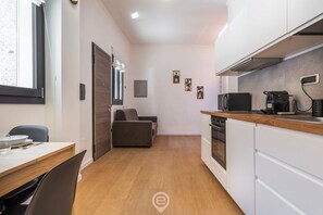 Fridge, microwave, dishwasher - Repubblica Apartment | City Stay & Fast WiFi (Cagliari)