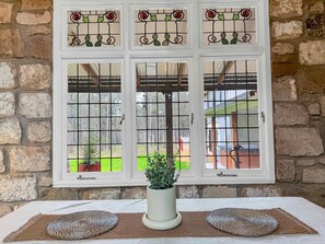 Interior - Highwoods Cottage - Authentic charm in the heart of Wine Country (Pokolbin)