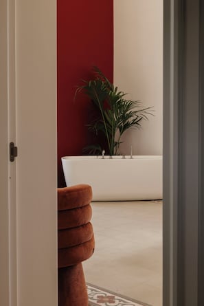 Dobbeltrom – deluxe, hageutsikt | Skrivebord og wi-fi (inkludert)