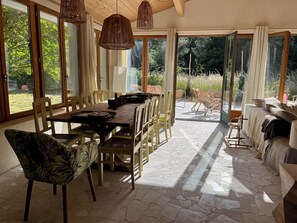 Dining - Vrbo Property (VENDAYS MONTALIVET)