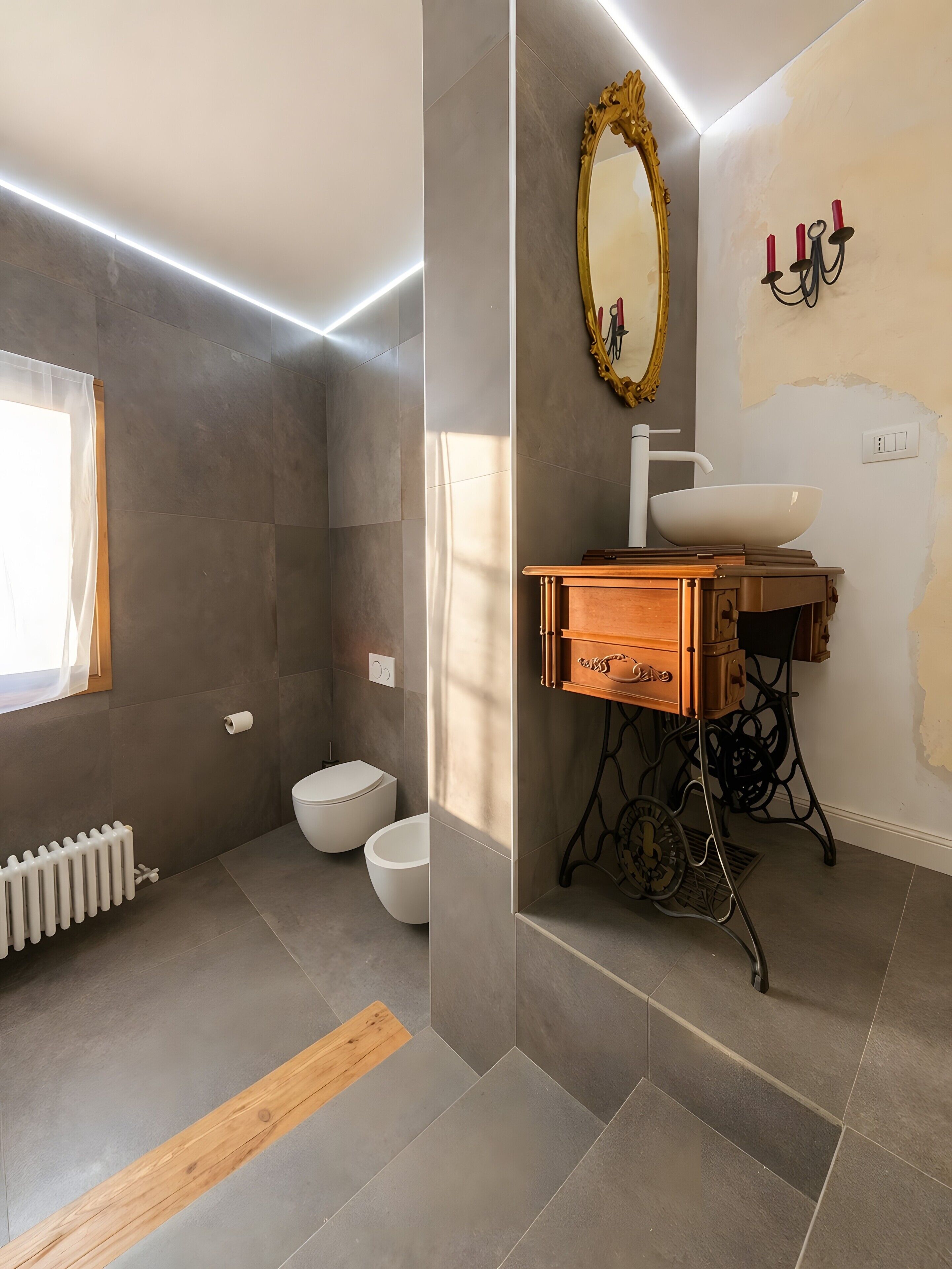 Douche, sèche-cheveux, serviettes fournies