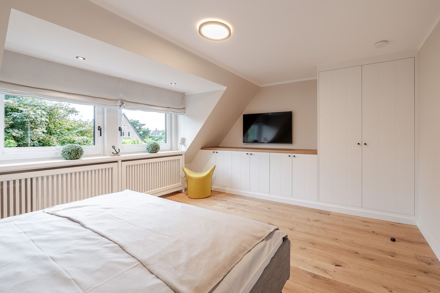 3 bedrooms, in-room safe, desk, iron/ironing board