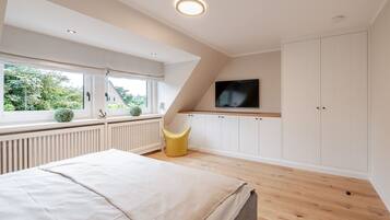 3 bedrooms, in-room safe, desk, iron/ironing board