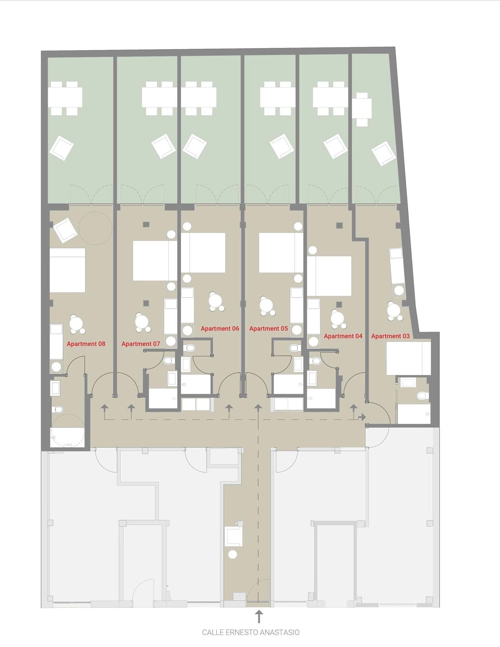 Un plan d’étage d’un immeuble comprenant plusieurs appartements, un couloir central et une cour.