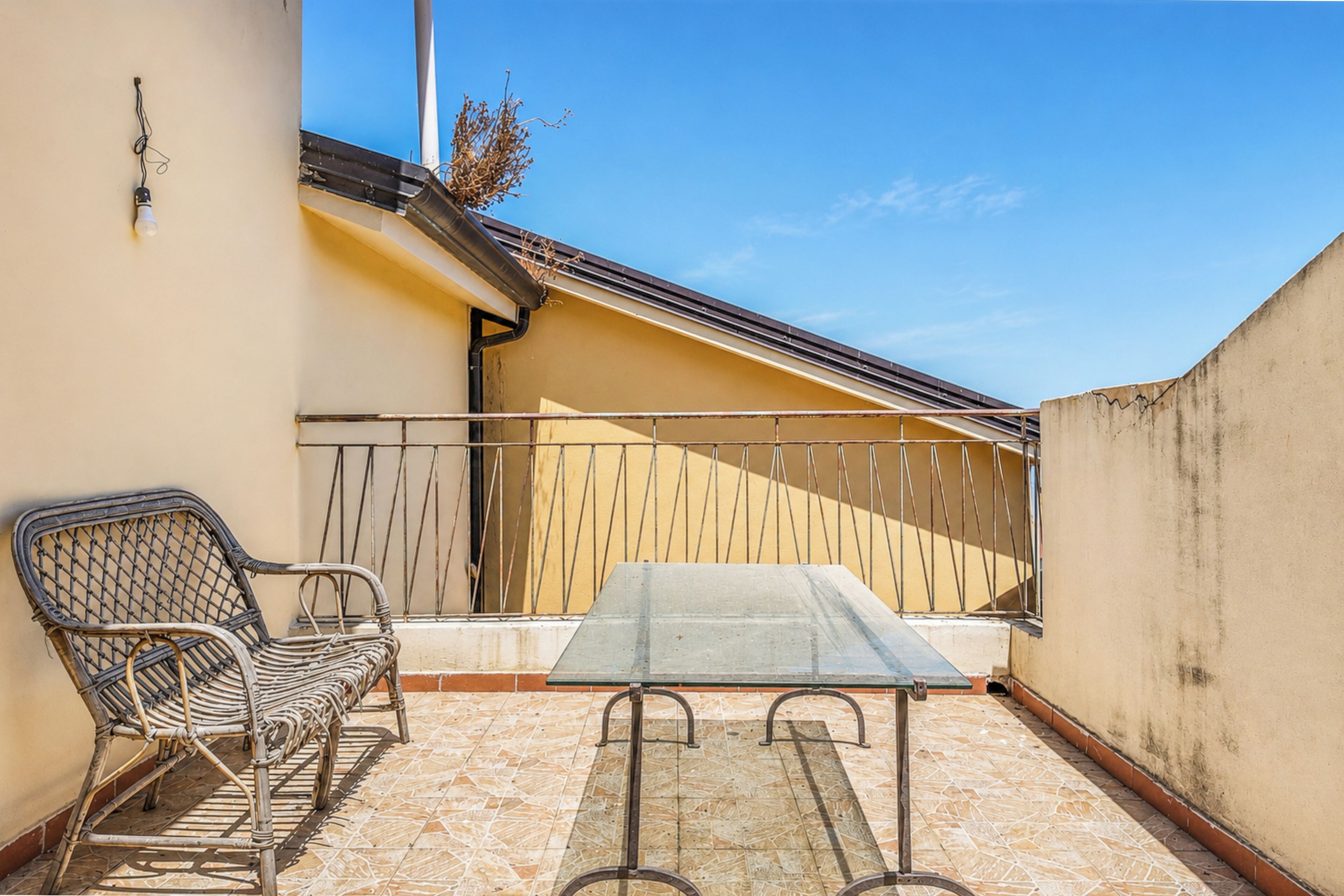 Apartamento, vista para a cidade | Opções para refeição ao ar livre