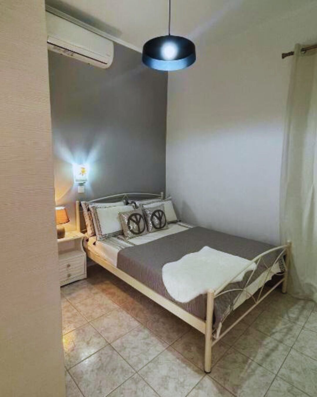 Iron/ironing board, internet, bed sheets