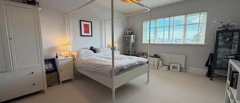 4 bedrooms, iron/ironing board, internet