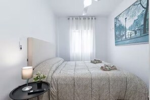 3 makuuhuonetta, silitysrauta/-lauta, internet, vuodevaatteet