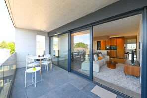 Outdoor dining - Design Apartment Gottardo with Views over Lugano (Massagno)
