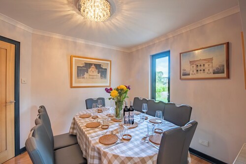 Large detached property centrally located in the Scottish Highlands.