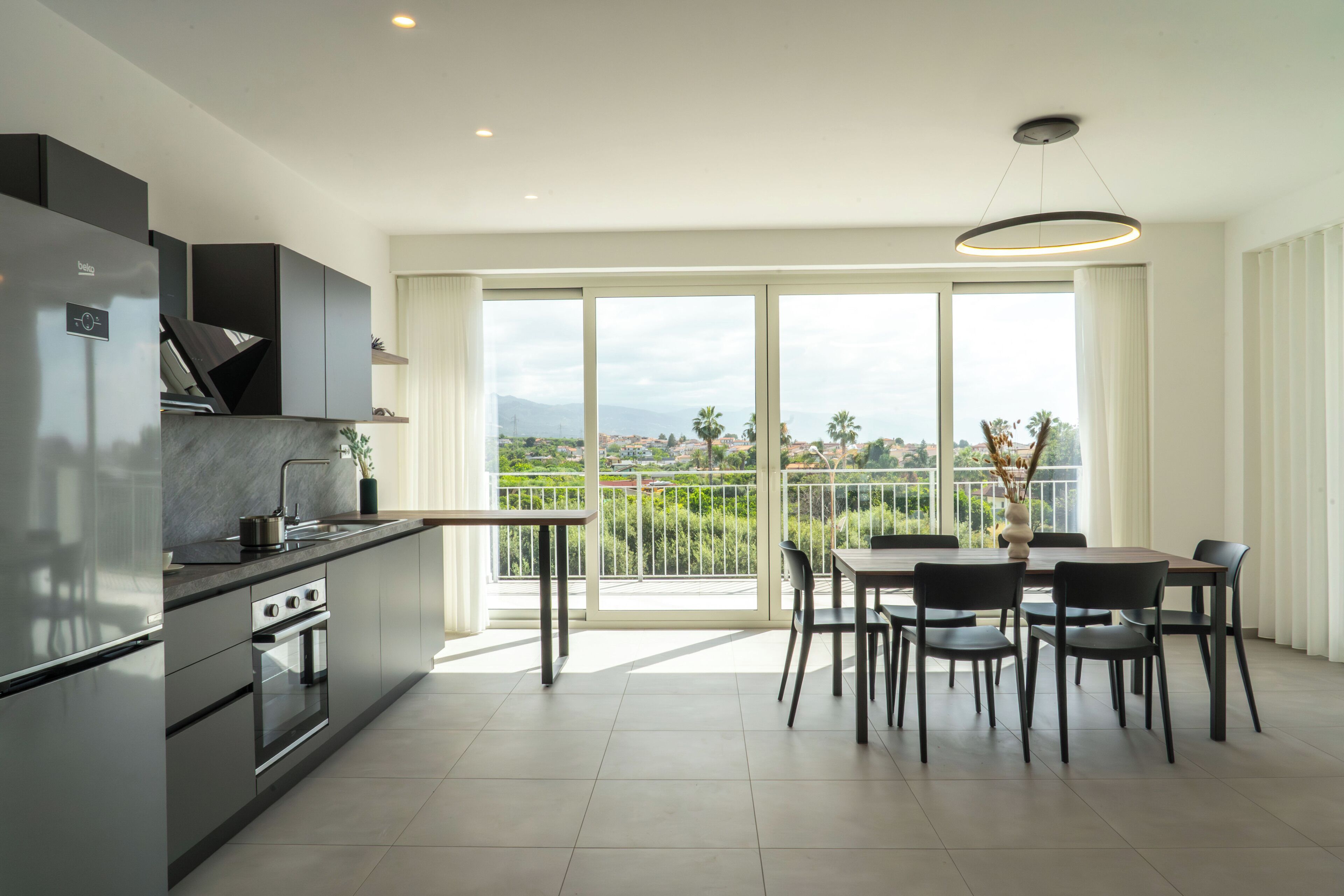 Apartamento luxo | Cozinha privada | Geladeira, fogão, cooktop, lava-louças