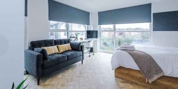 Room - Perfect 1-bedroom studio apartment with AC in welcoming Preston Centre (Preston)
