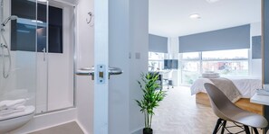 Bathroom - Perfect 1-bedroom studio apartment with AC in welcoming Preston Centre (Preston)