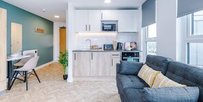 Living area - Perfect 1-bedroom studio apartment with AC in welcoming Preston Centre (Preston)