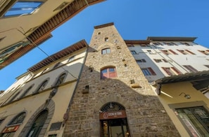 Exterior - Elegant Apartment in the Historic Torre Donati • 5 Minutes from the Duomo (Firenze)