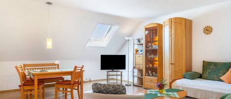 Fernseher, Tischtennisplatte