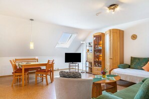 Fernseher, Tischtennisplatte