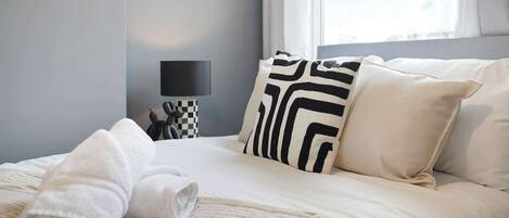 Iron/ironing board, WiFi, bed sheets