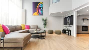 Apartment, 5 Bedrooms | Living area