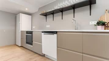 Apartment, 5 Bedrooms | Private kitchen