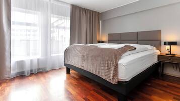 Apartment, 5 Bedrooms | Iron/ironing board, free WiFi