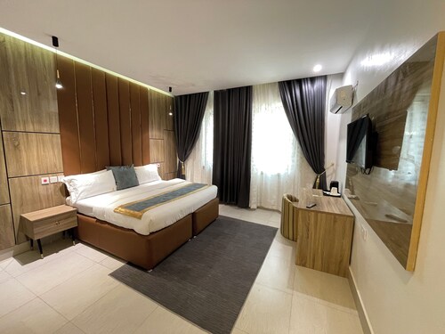 Golden Tulip Hotel Onitsha