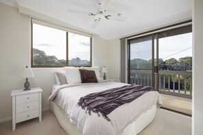 4 bedrooms, internet, bed sheets - Rye Coastal Oasis - PAY 2, STAY 3 Nights! (Blairgowrie)