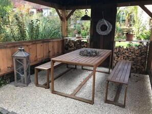Outdoor dining - Schustermühle Vacation Rental - Apartment, Shower, Toilet, Living/Sleeping Area (Oberotterbach)