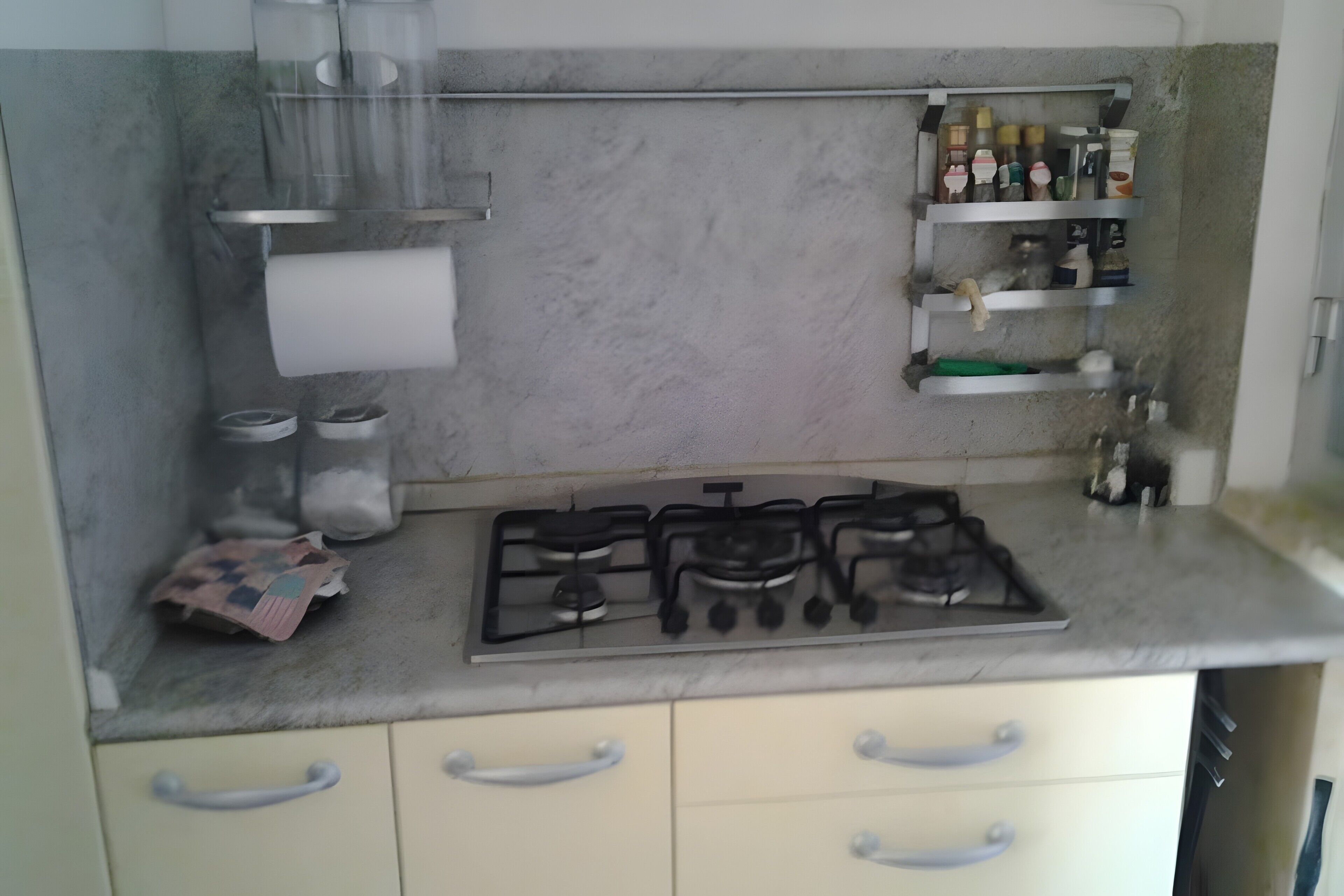 Réfrigérateur, four, plaque de cuisson, cafetière/bouilloire