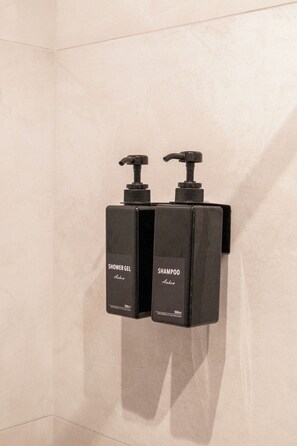 Bathroom amenities - Giusi Rooms - Piazza Vittorio Guesthouse (Roma)