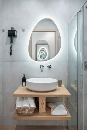 Standard Double Room | Bathroom - Giusi Rooms - Piazza Vittorio Guesthouse (Roma)