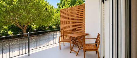 Standard Double Room | Outdoor dining